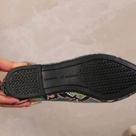 NEW‼️4 ITEMS-Multicolor reptile print bundle w/belt, shoes, tote and crossbody. - Picture 5 of 10